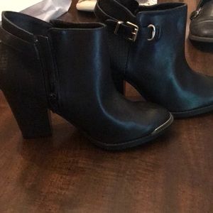 Black zipper heeled boots